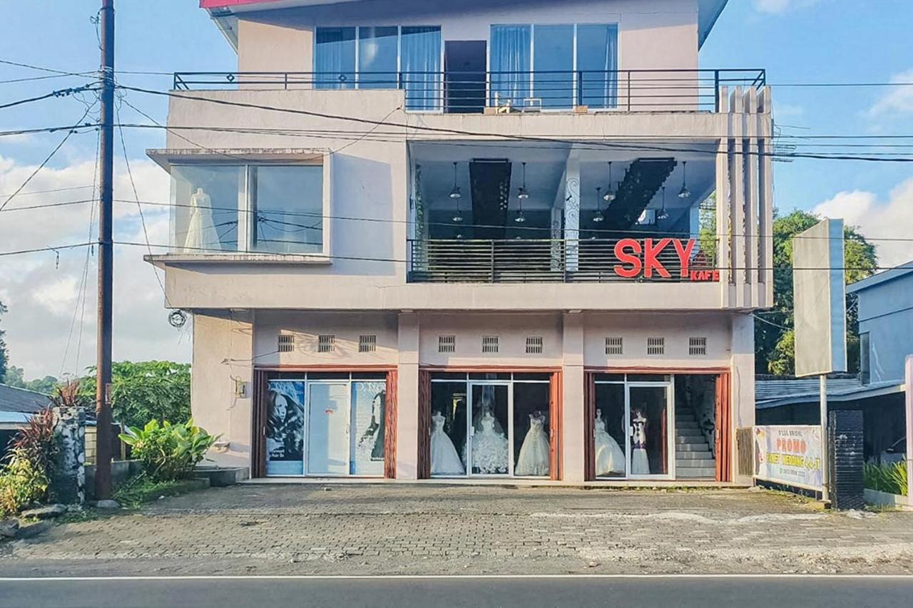 Sky Residence Tomohon Mitra Reddoorz Exterior photo